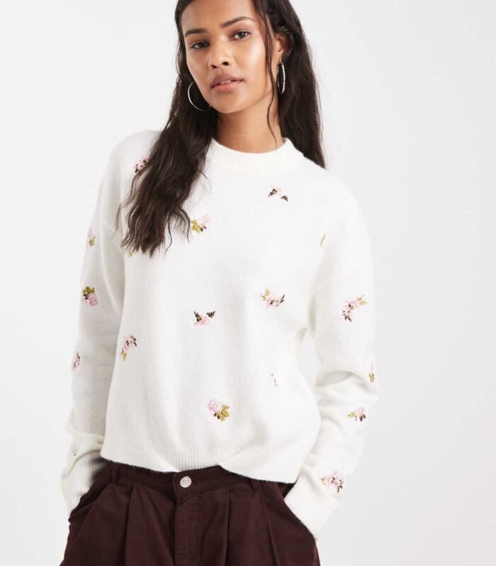 New Look floral embroidered jumper in cream